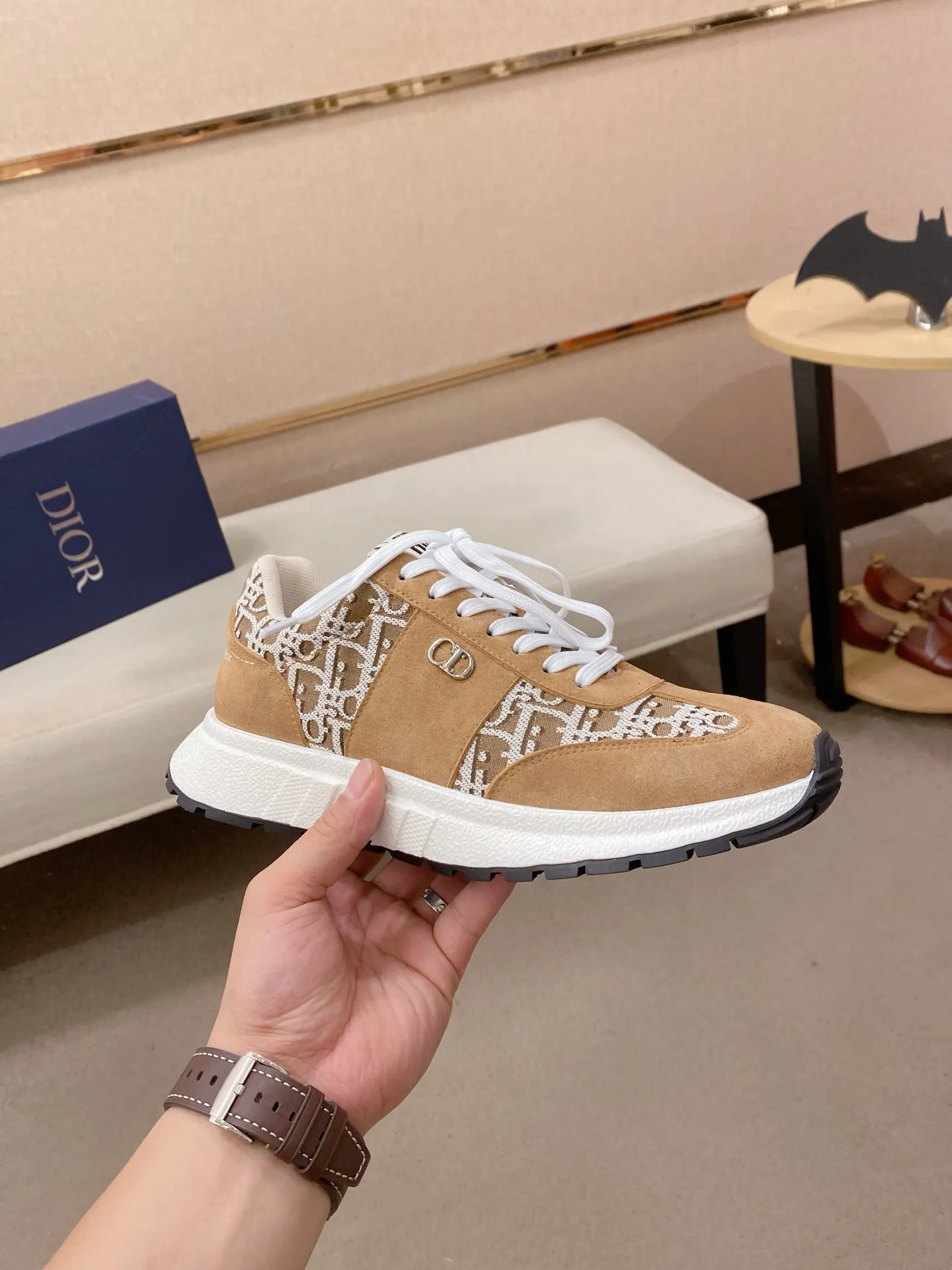 Men's shoes💰 462💰🇮🇹🇮🇹Dior d The new model is on sale at the same time at the counter. The upper 🇮🇹 is imported Italian first-layer cowhide, and the lining is fully imported sheepskin 💪💪. It is a complete 1⃣️ to 1⃣️ replica 🇮🇹💪💪, ⚠ Sole: The original sole is specially provided by the original factory. The exclusive movable molded sole is super comfortable. ⚠Original factory single goods, 🔍🔍high quality, you can enter and leave the counter at will, welcome to compare⚠. Code number: 38-44. Can be customized 45-46